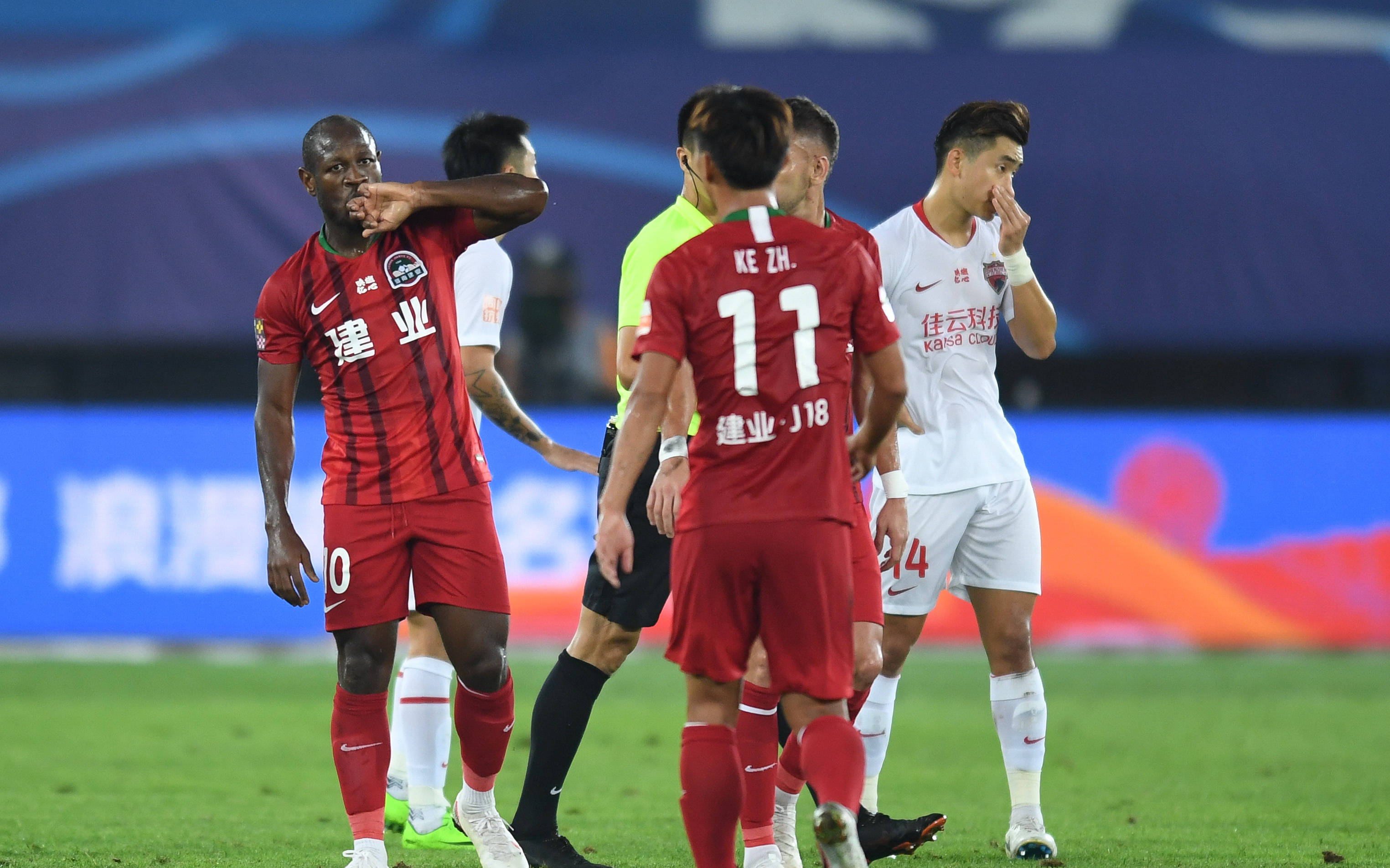 开云中国-窗口期曼城调整名单以备国王杯广厦男篮今夜门线救险，山东泰山加时末段远射贴柱瞬间刷屏的简单介绍-开云中国